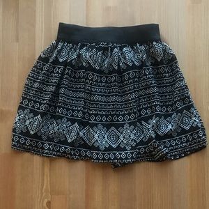 Forever 21 Black and White Tribal Print Skirt